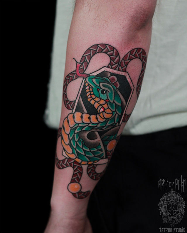 Татуировка мужская япония на предплечье змея – Мастер тату: Марк Акулов