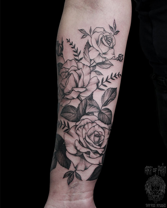 Татуировка женская графика на предплечье цветы (три розы) – Мастер тату: Анастасия Родина