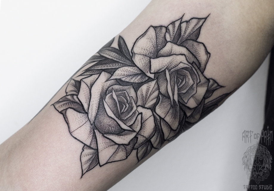 Татуировка женская графика на руке розы – Мастер тату: 