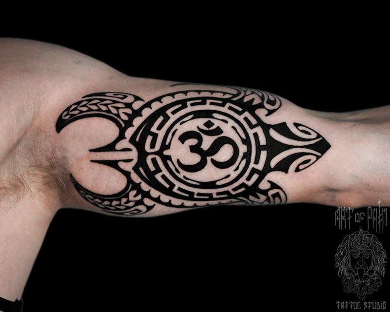 Татуировка мужская полинезия на руке черепаха – Мастер тату: Юрий Хандрыкин