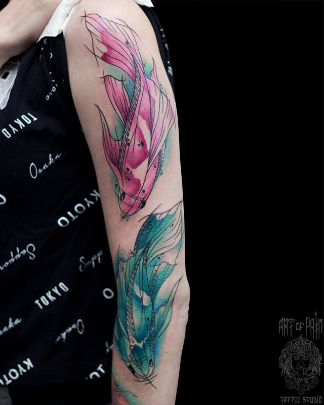Татуировка женская акварель на плече рыбы – Мастер тату: Анастасия Родина