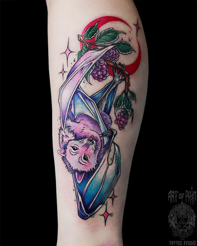 Татуировка женская на голени летучая мышь – Мастер тату: Анастасия Родина