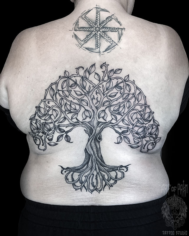 Татуировка женская графика на спине дерево – Мастер тату: Мария Котова