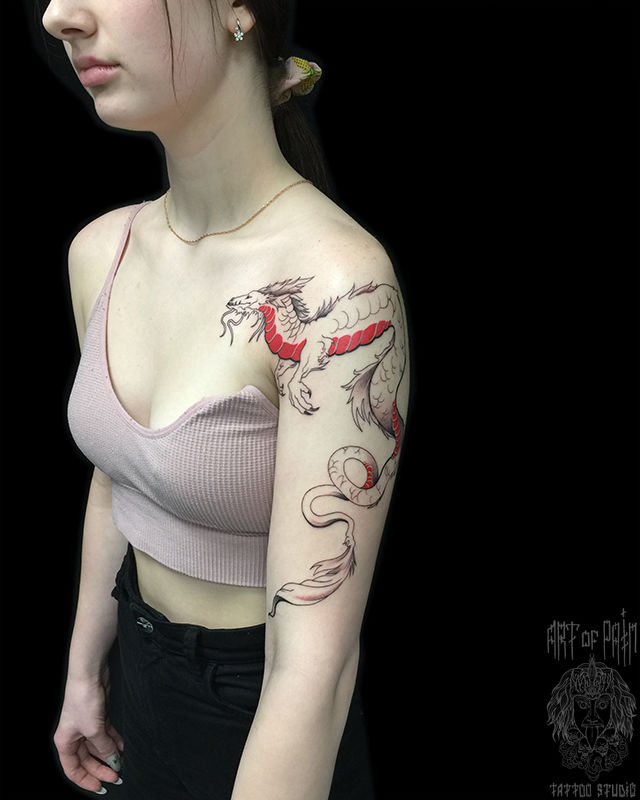Татуировка женская графика на плече дракон – Мастер тату: 
