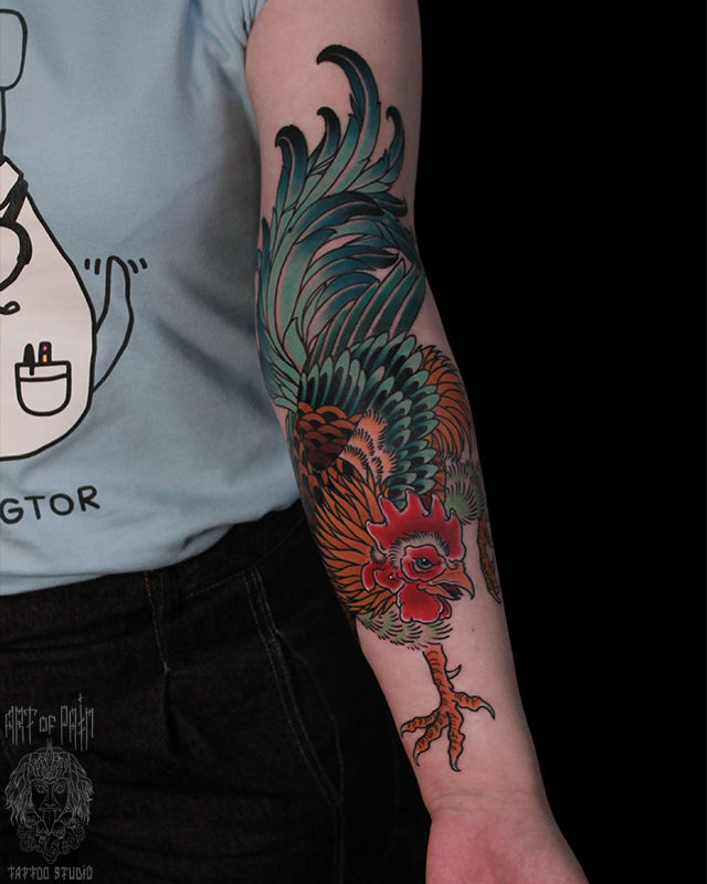 Татуировка женская япония на руке петух – Мастер тату: Марк Акулов