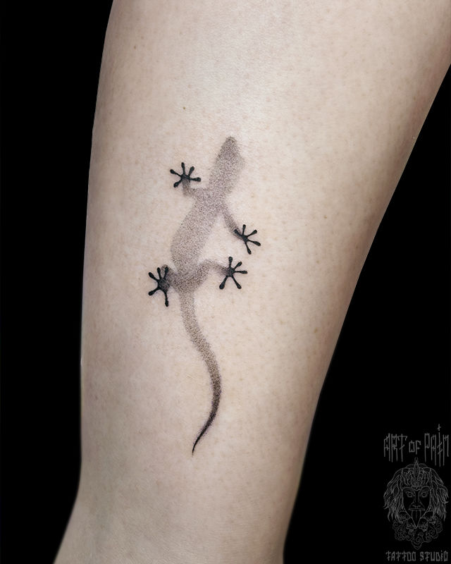 Татуировка женская графика на голени ящерица – Мастер тату: Мария Бородина (Челнокова)