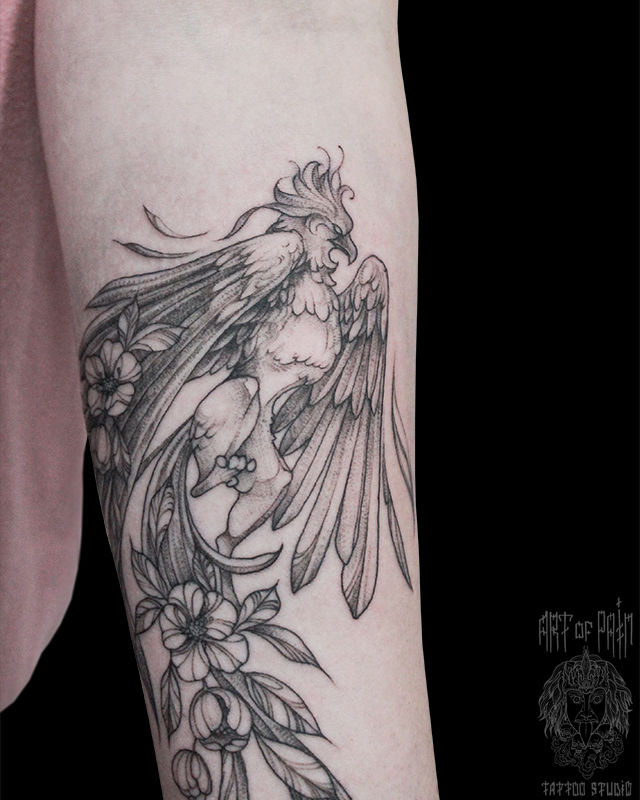 Татуировка женская графика на предплечье грифон в цветах – Мастер тату: Мария Челнокова