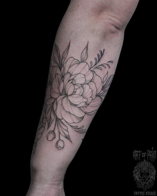 Татуировка женская графика на предплечье цветы (вид сзади) – Мастер тату: Мария Бородина (Челнокова)