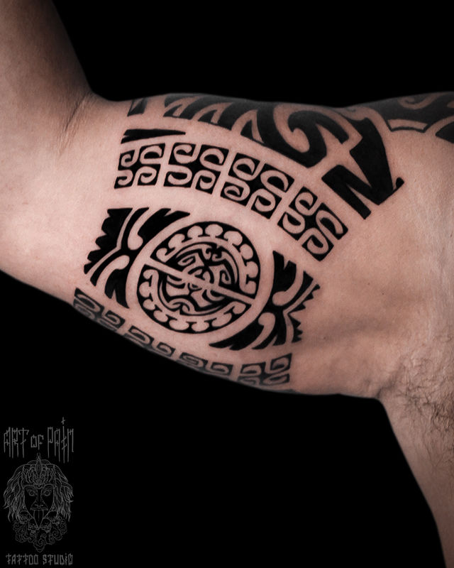 Татуировка мужская полинезия на руке орнамент – Мастер тату: Юрий Хандрыкин