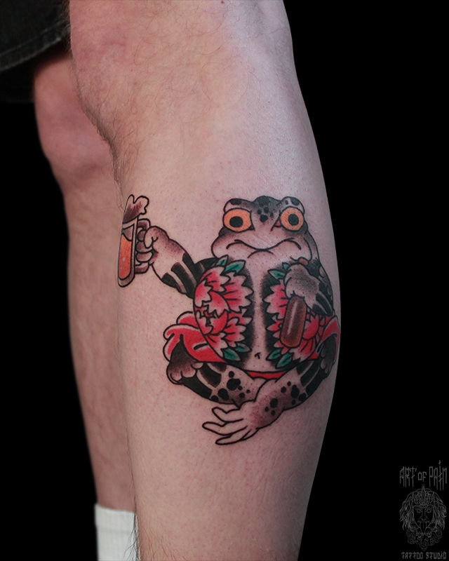 Татуировка мужская япония на голени жаба с кружкой – Мастер тату: Марк Акулов