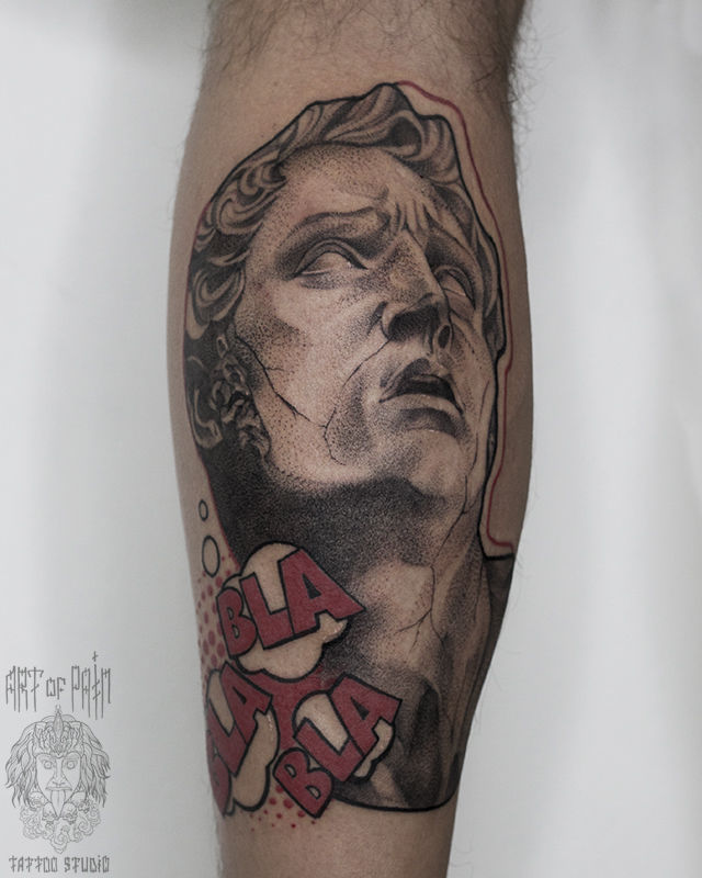 Татуировка мужская графика на голени портрет и надпись – Мастер тату: 