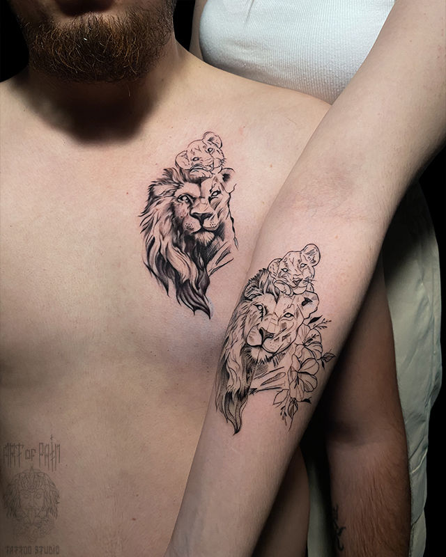 Татуировка парная графика на груди и на предплечье львы – Мастер тату: 