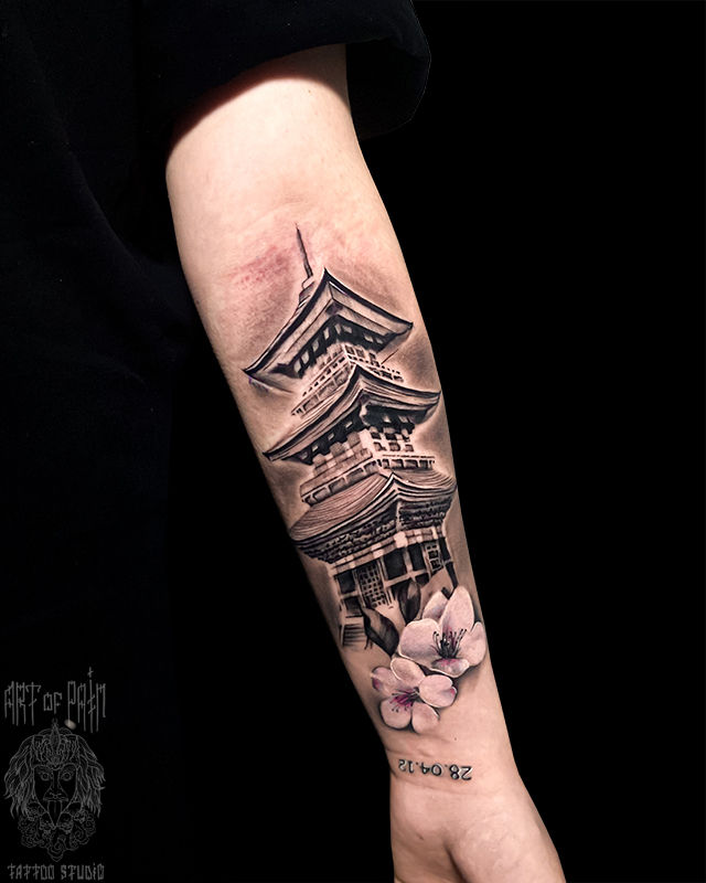 Татуировка женская реализм на предплечье сакура и пагода – Мастер тату: 