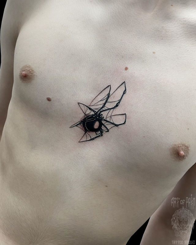 Татуировка мужская реализм на груди паук – Мастер тату: Кирилл Плотников