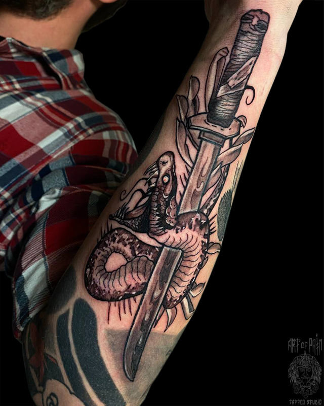 Татуировка мужская нью скул на предплечье змея – Мастер тату: Кирилл Плотников