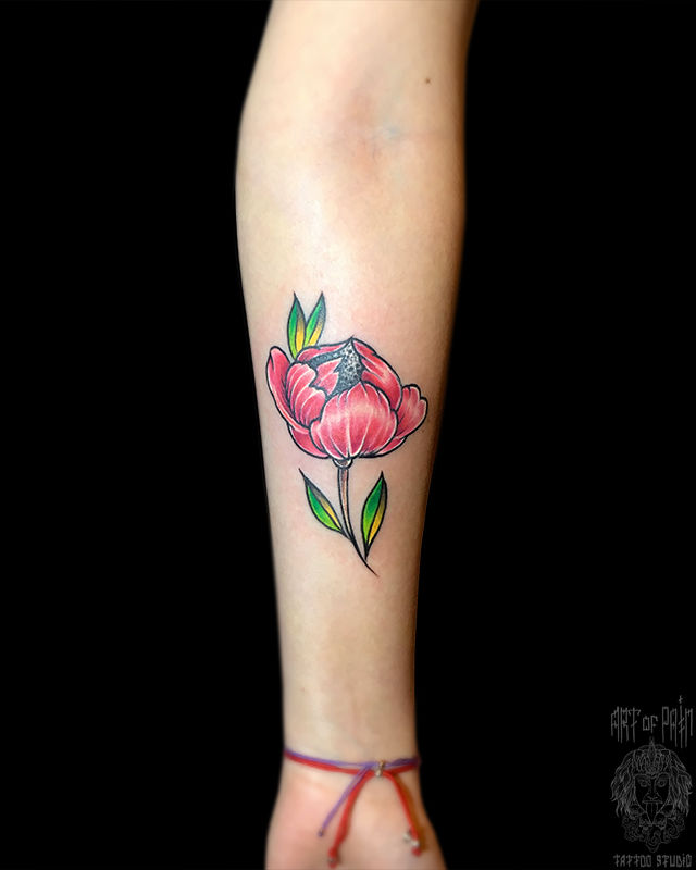Татуировка женская нью скул на предплечье цветок – Мастер тату: Денис Лосев