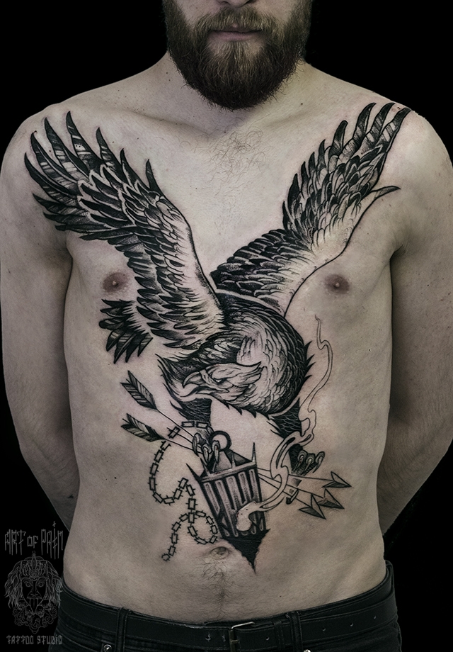 Татуировка мужская black&grey на груди и животе орел – Мастер тату: 