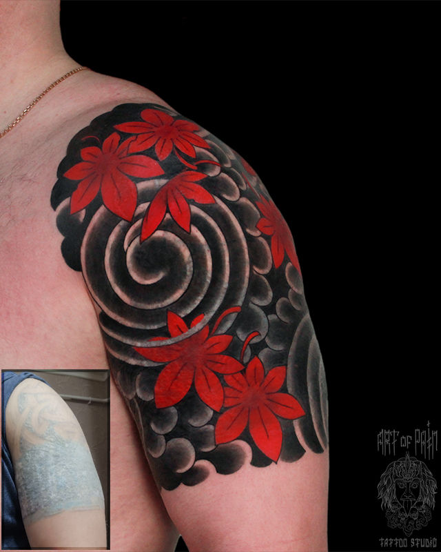 Татуировка мужская япония на плече воздух и кленовые листья – Мастер тату: Марк Акулов