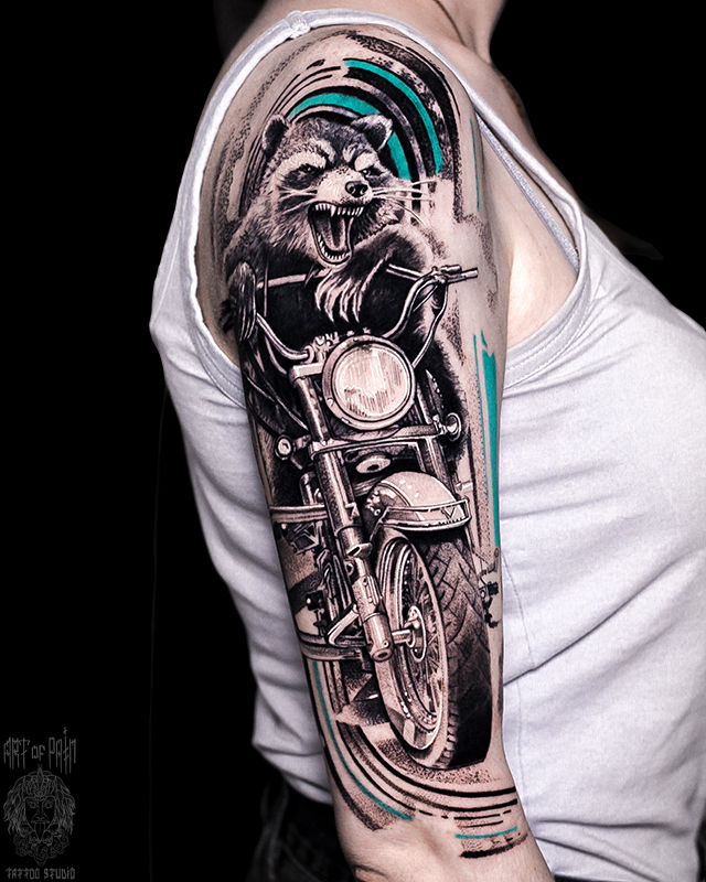 Татуировка женская графика на плече Rocket Raccoon – Мастер тату: Слава Tech Lunatic