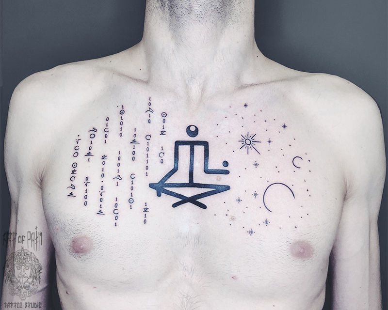 Татуировка мужская графика на груди знаки и фигура – Мастер тату: Анастасия Юсупова