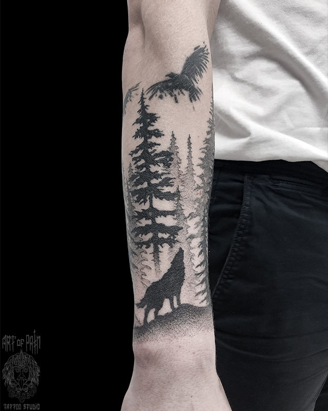 Татуировка мужская графика на предплечье лес, волк – Мастер тату: Мария Котова