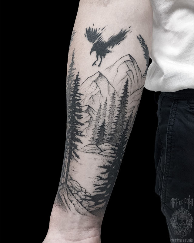Татуировка мужская графика на предплечье лес, птица – Мастер тату: Мария Котова