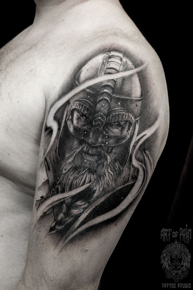 Татуировка мужская реализм на плече портрет викинга – Мастер тату: 
