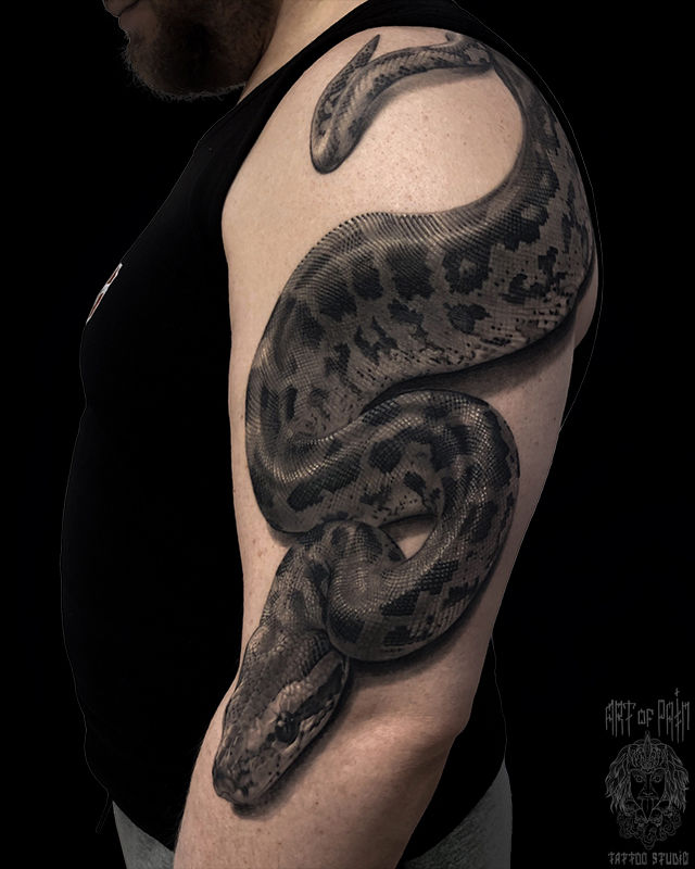 Татуировка мужская реализм на плече змея – Мастер тату: Вячеслав Плеханов