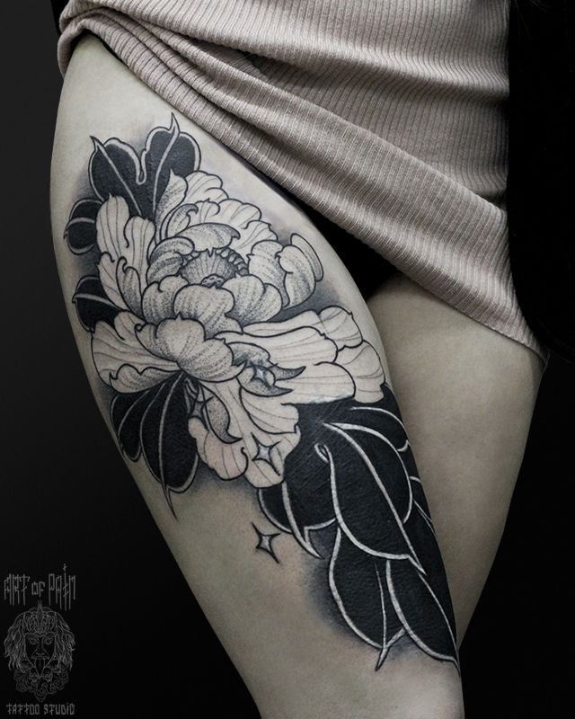 Татуировка женская япония и графика на бедре пион кавер – Мастер тату: Юрий Хандрыкин