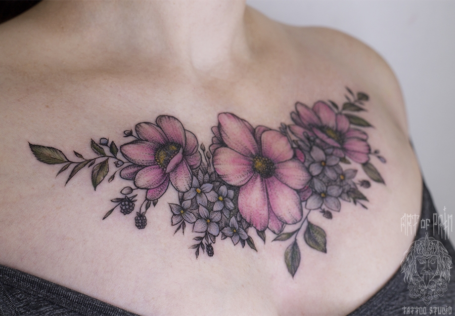 Татуировка женская графика на груди полевые цветы – Мастер тату: Анастасия Родина