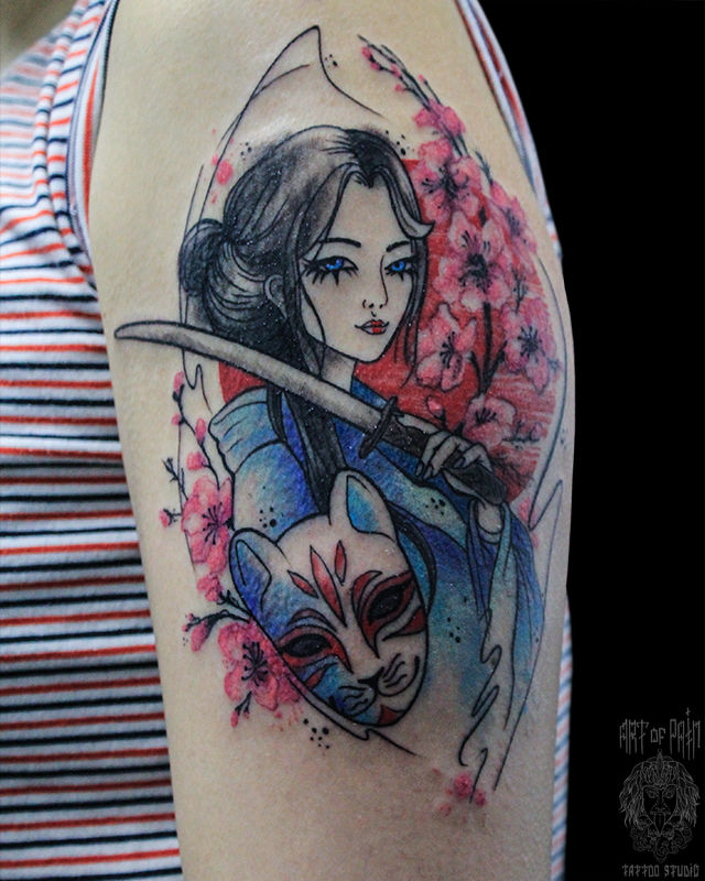Татуировка женская графика на плече гейша, катана и маска – Мастер тату: Анастасия Родина
