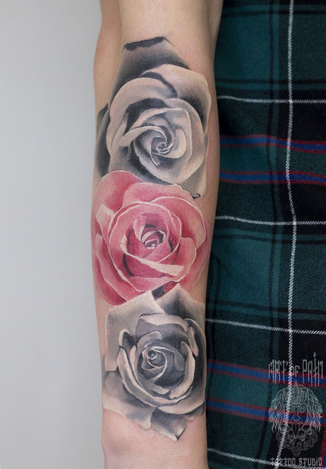 Татуировка женская реализм на предплечье три розы – Мастер тату: 