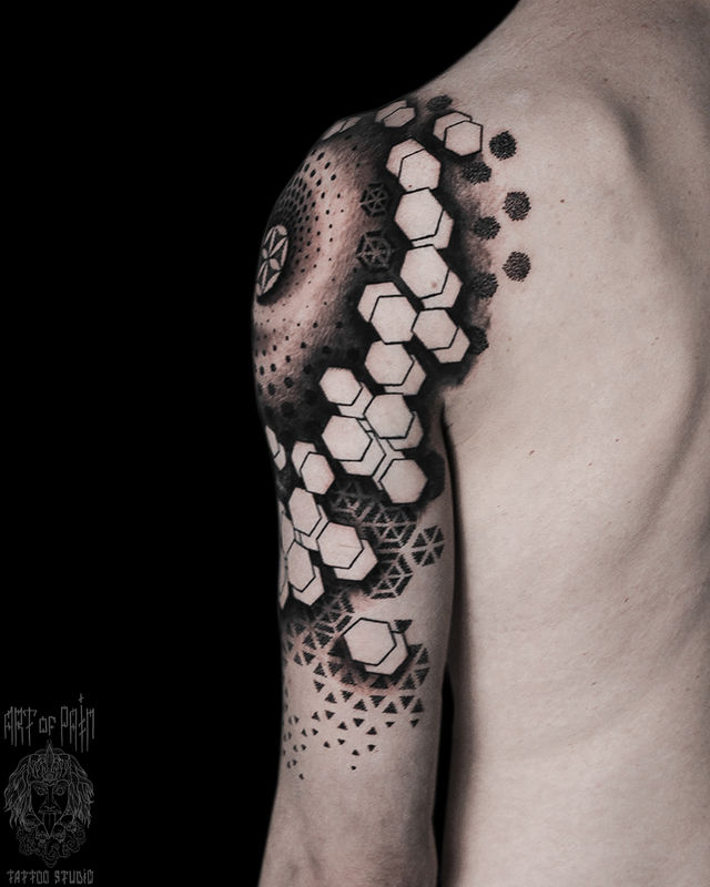 Татуировка мужская орнаментал на плече узор – Мастер тату: Юрий Хандрыкин