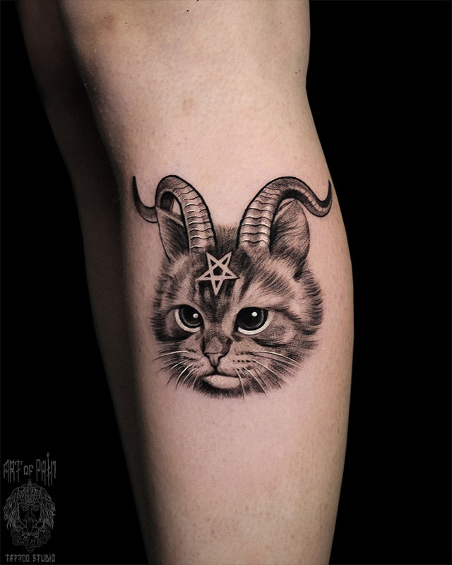 Татуировка женская графика на голени кот с рогами – Мастер тату: Анастасия Юсупова