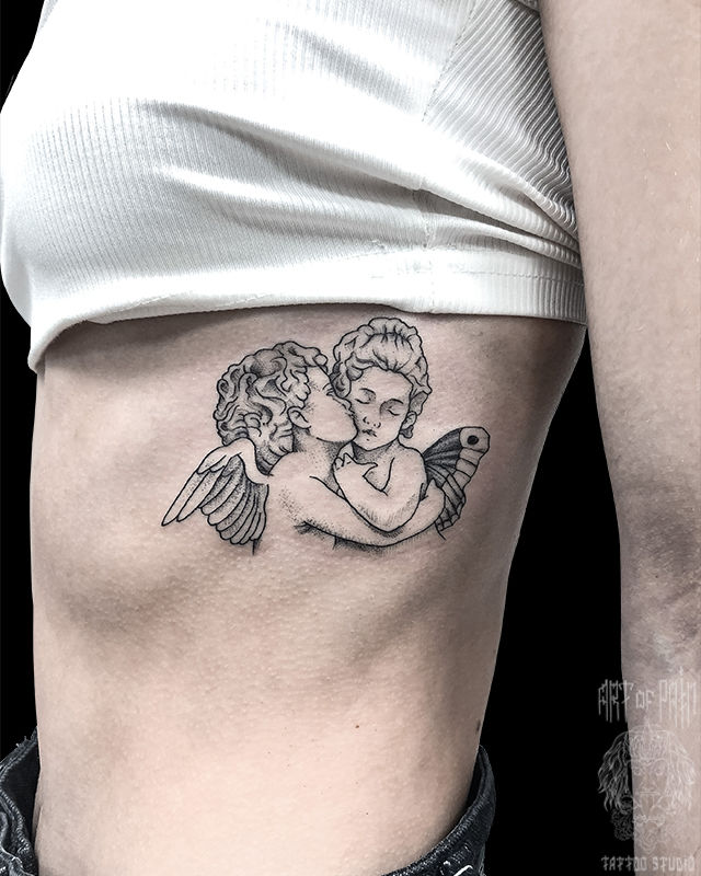 Татуировка женская графика на боку ангелы – Мастер тату: Мария Котова