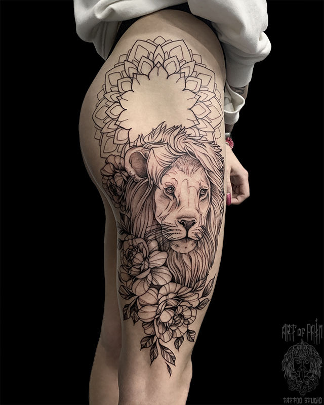 Татуировка женская графика на бедре мандала и лев – Мастер тату: Мария Челнокова