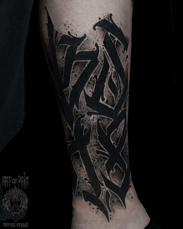 Татуировка мужская каллиграфия на голени надпись – Мастер тату: 