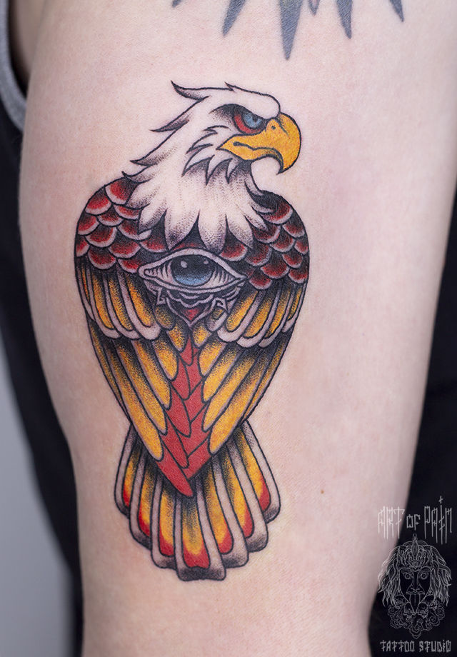 Татуировка мужская олд скул на плече орел – Мастер тату: Анастасия Родина