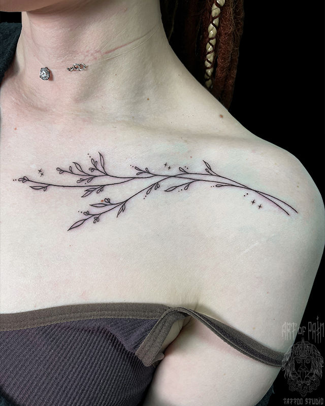 Татуировка женская графика на ключице растение – Мастер тату: Евгения Шмидт