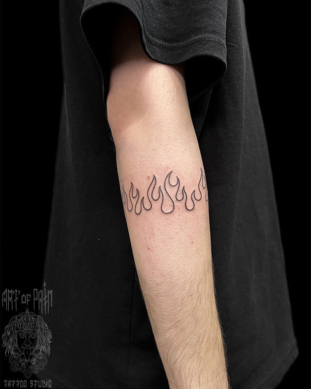 Татуировка мужская графика на предплечье огонь – Мастер тату: Евгения Шмидт