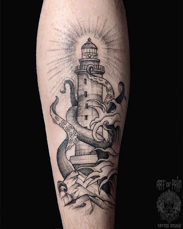 Татуировка мужская графика на голени маяк и щупальца осьминога – Мастер тату: Мария Котова