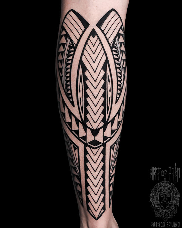 Татуировка мужская полинезия на голени узор – Мастер тату: Юрий Хандрыкин