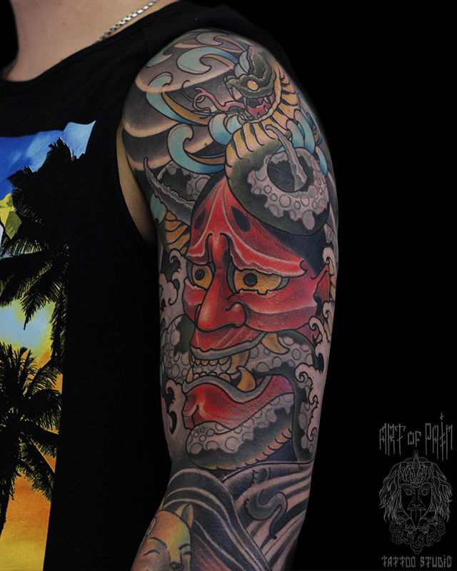 Татуировка мужская япония на плече маска ханья и змея – Мастер тату: Марк Акулов