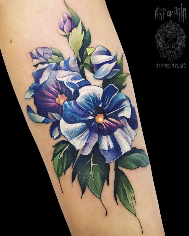 Татуировка женская реализм на предплечье синие цветы – Мастер тату: 