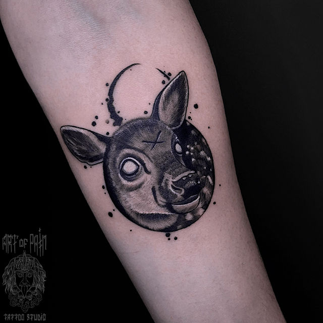 Татуировка женская графика на предплечье олененок – Мастер тату: Анастасия Юсупова