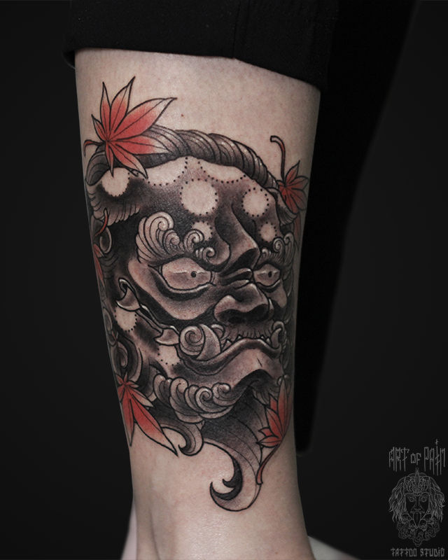 Татуировка женская япония на голени лев – Мастер тату: Марк Акулов