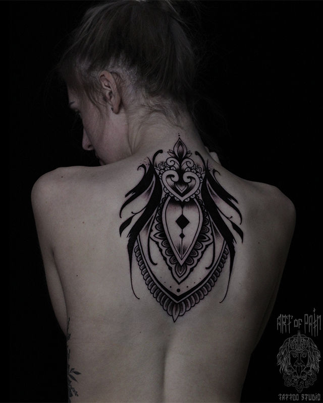 Татуировка женская орнаментал на спине узор – Мастер тату: 