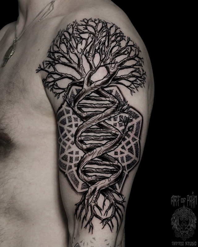 Татуировка мужская графика на плече дерево днк – Мастер тату: Юрий Хандрыкин