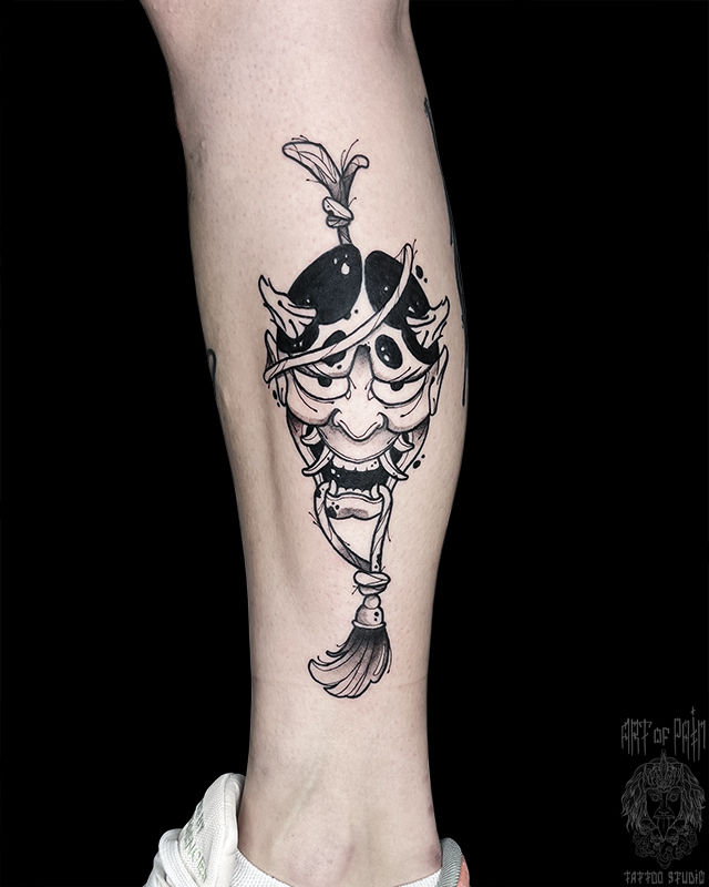 Татуировка мужская графика на голени демон Хання – Мастер тату: 