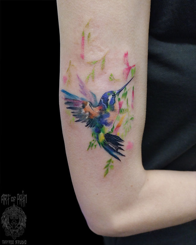 Татуировка женская акварель на плече колибри – Мастер тату: Анастасия Родина